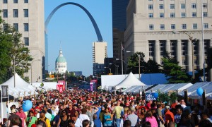 stl-festival crowd-arch